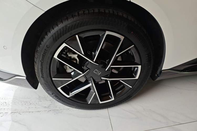 Used Avatr 06 2025 Ultra Pure Electric Edition Exterior 5