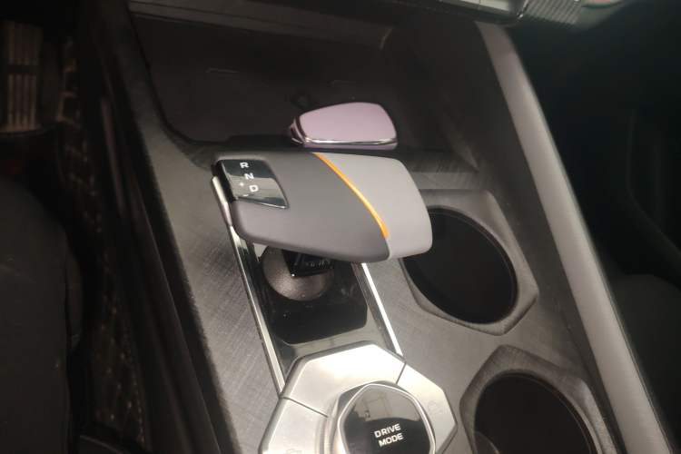 Used CHANGAN UNI-V 2022 1.5T Prestige Version Gear Lever