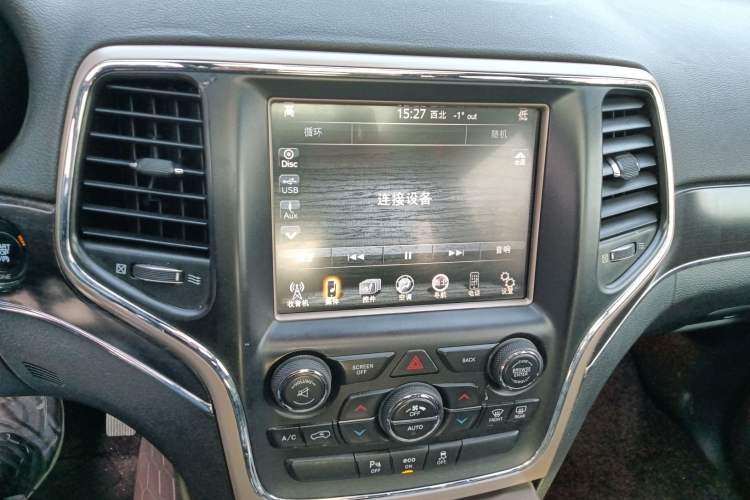 Used Jeep Grand Cherokee 2014 3.0L Comfort Navigation Edition Audio And AC Panel