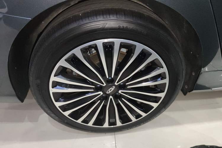 Used Chery Fengyun A8L 2025 1.5 TGDI 145 km Luxury Version Right Rear Wheel Hub