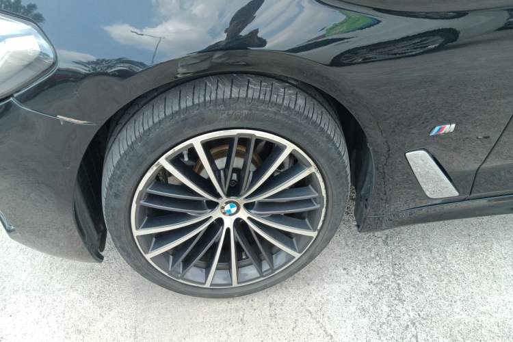 Used BMW 5 Series 2021 Facelifted 530Li Leading Edition M Sport Package
