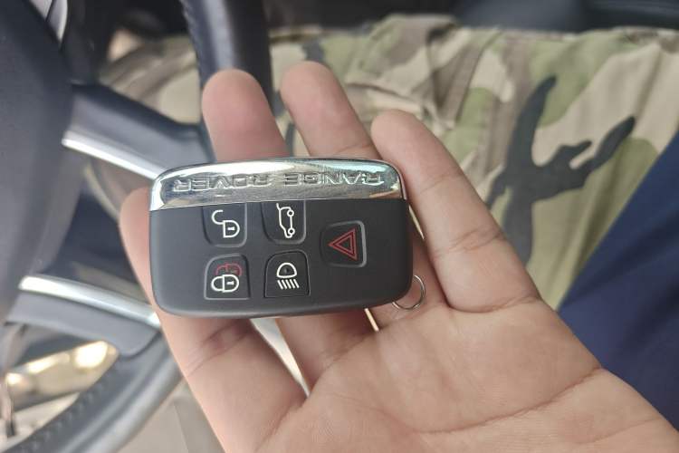 Used Land Rover Range Evoque 2018 240 PS SE Smart Brilliance Edition Vehicle Key