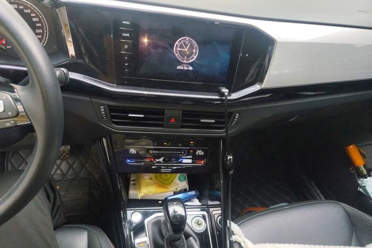 Used Volkswagen Tayron 2020 280TSI Two-Wheel Drive Luxury Connect Edition Audio And AC Panel