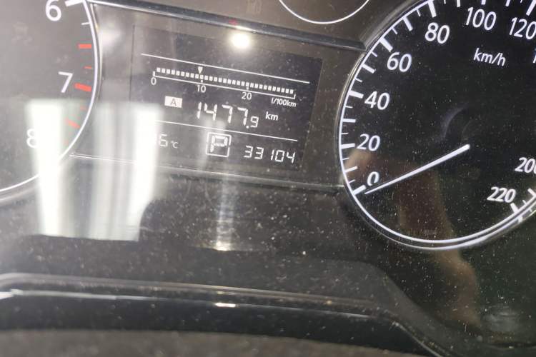 Used Nissan Tiida 2014 1.6L CVT Cool Cafe Edition Odometer Close Up