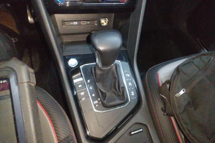 Used Volkswagen Tiguan L 2022 330TSI Automatic Two-Wheel Drive R-Line Flagship Edition
