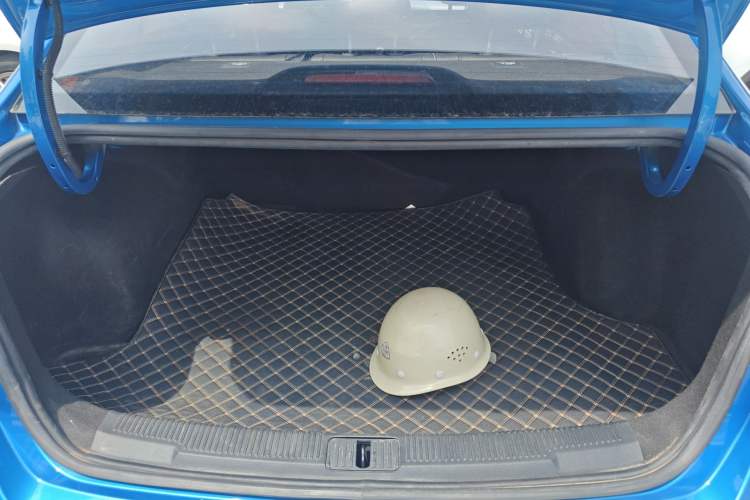 Used Roewe i5 2021 1.5L CVT Diamond Edition Trunk