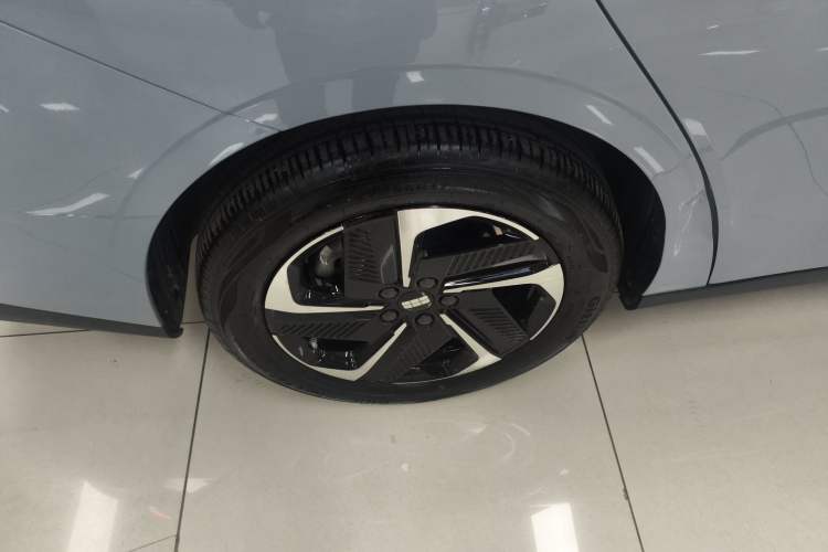 Used Geely Galaxy L6 2024 125km PLUS Dragon Edition
