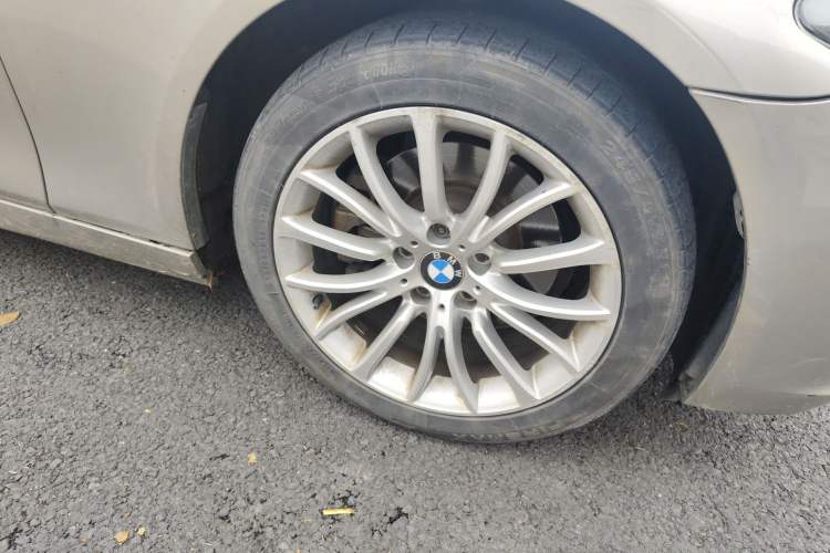 Used BMW 5 Series 2014 520Li Elegant Model Right Front Wheel Hub