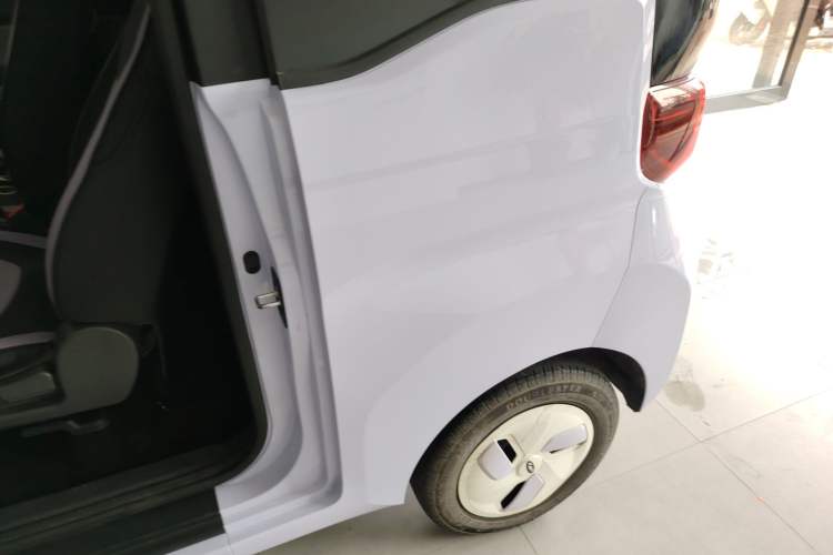 Used Chery New Energy QQ Ice Cream 2022 120km Conical Shape Lithium Iron Phosphate