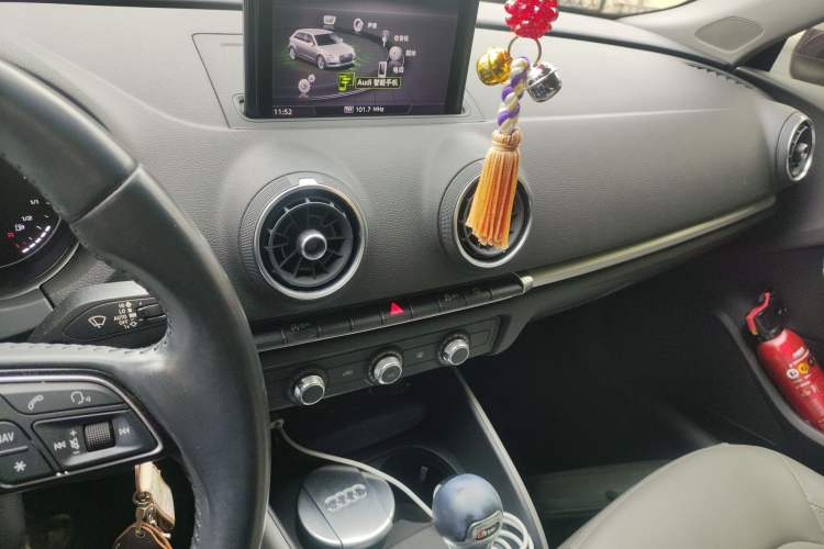 Used Audi A3 2018 30th Anniversary Edition Sportback 35 TFSI Ambition Model Audio And AC Panel