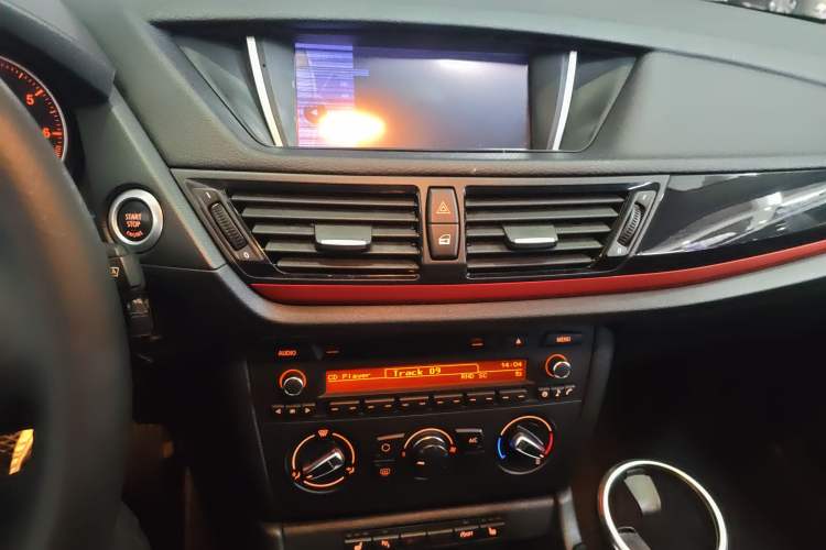 Used BMW X1 2015 sDrive18i Fashion Upgrade Edition Audio And AC Panel