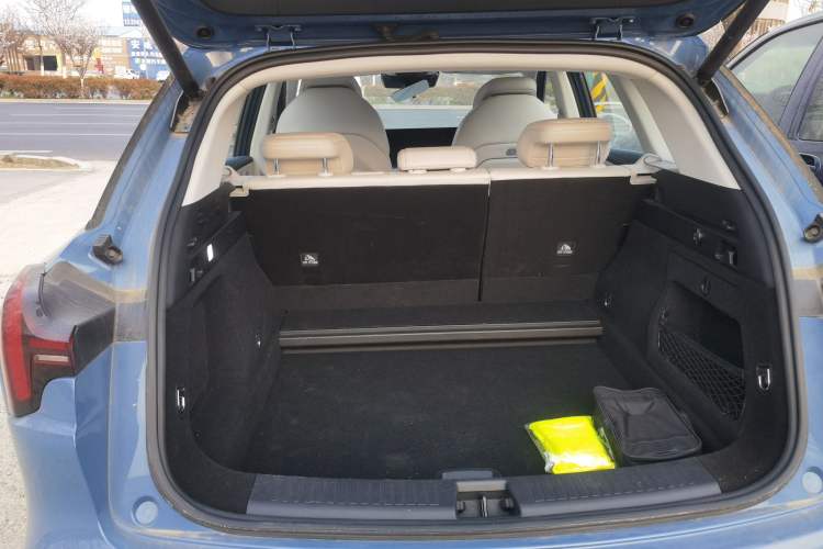 Used NETA L 2024 Extended-Range 310 Flash-Charge Red Edition