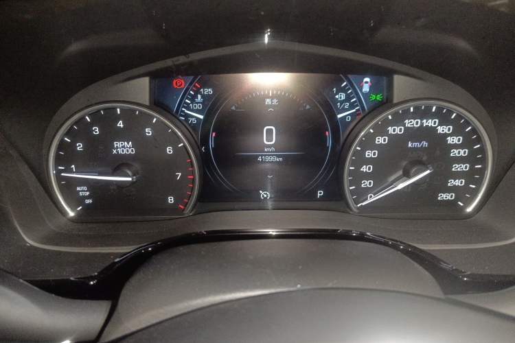 Used Cadillac XT5 2018 25T Luxury Model Odometer Close Up