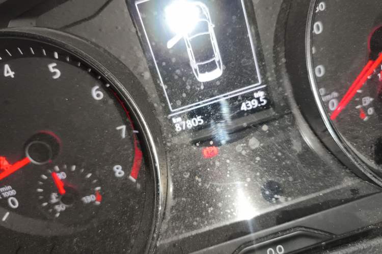 Used Volkswagen Magotan 2018 330TSI DSG Advanced Model Odometer Close Up