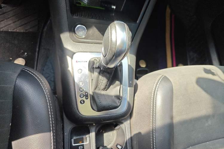 Used Volkswagen Tiguan 2016 300TSI Automatic All-Wheel Drive Fashion Vision Edition Gear Lever