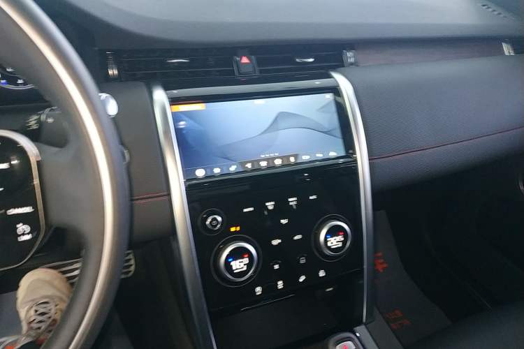 Used Land Rover Discovery Sport 2020 249 PS R-Dynamic Performance Edition Audio And AC Panel