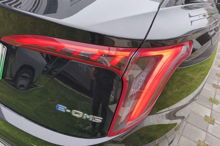 Used Hongqi E-QM5 2024 450km Range Commuter Version
