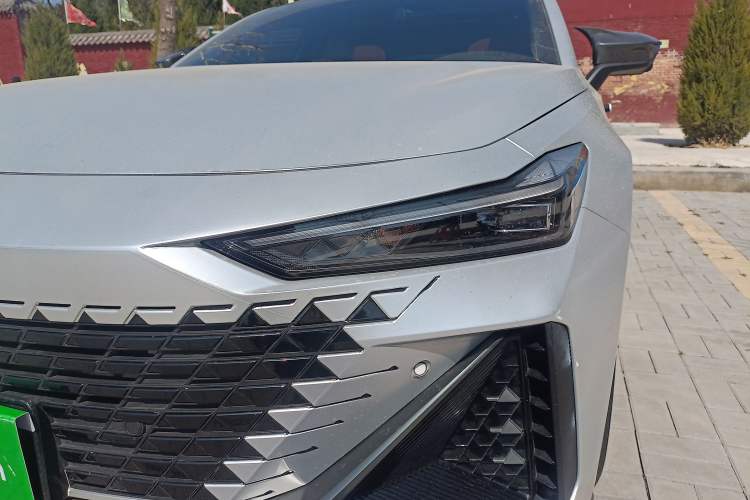 Used CHANGAN UNI-V 2022 1.5T Prestige Version

