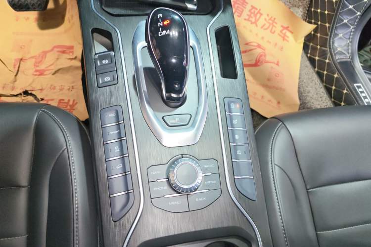 Used Wey VV5 2020 1.5T Two-Wheel Drive Color Pioneer