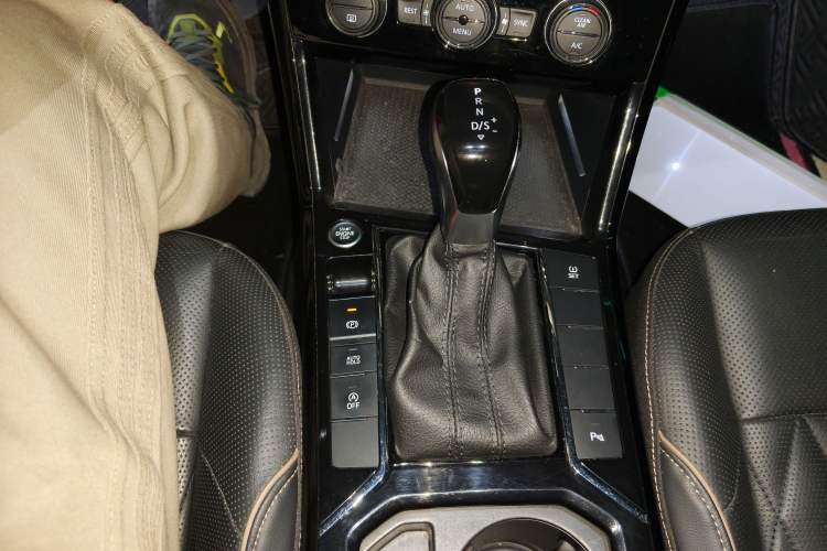 Used Volkswagen Passat 2020 330TSI Luxury Edition China VI