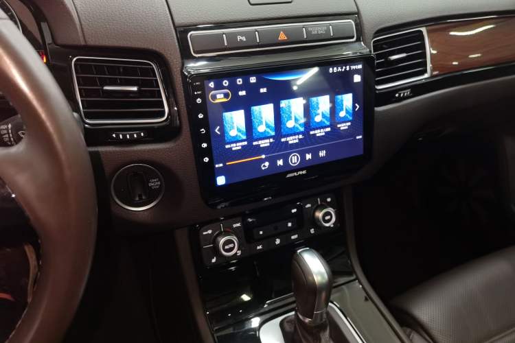 Used Volkswagen Touareg 2017 3.0 TSI Touareg Model Audio And AC Panel