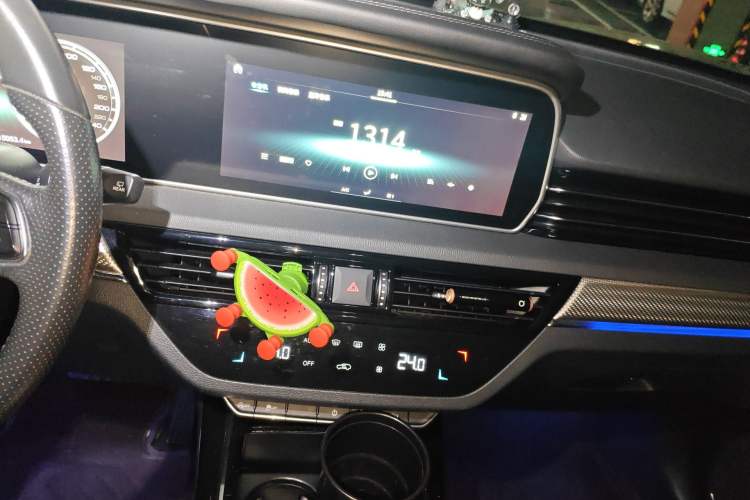 Used Hongqi HS5 2019 2.0T Smart Connect Flagship All-Wheel-Drive Version Audio And AC Panel