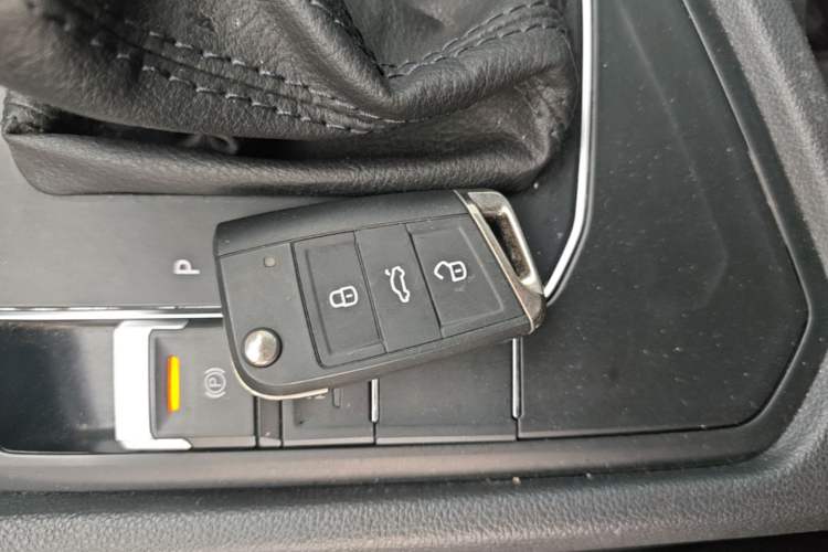 Used Volkswagen Tiguan L 2023 330TSI Automatic Two-Wheel Drive Comfort Edition Interior 1