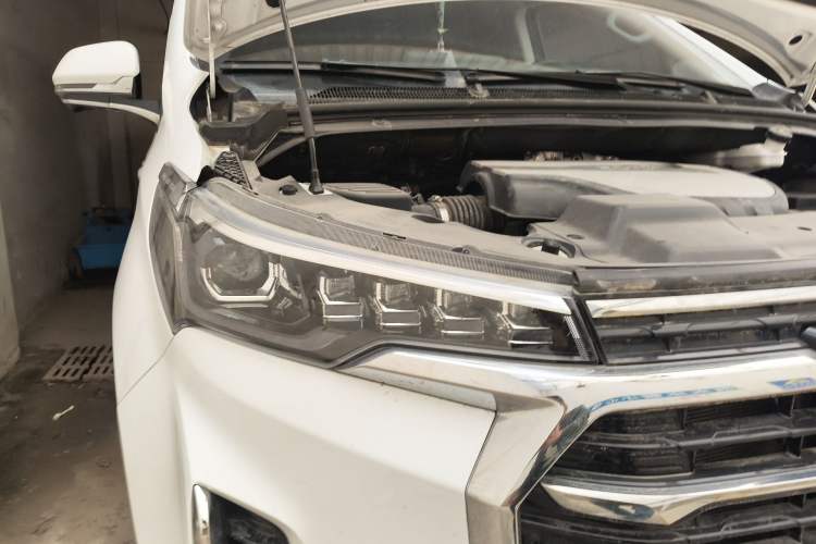 Used SAIC MAXUS G20 2021 PLUS 2.0T Gasoline Automatic Luxury Edition Right Front Headlight