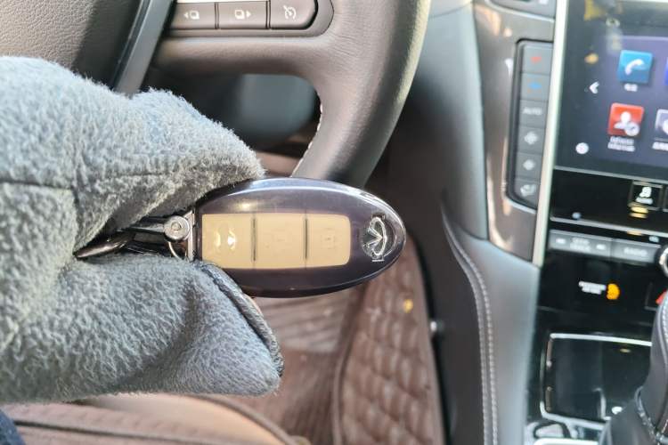 Used Infiniti Q50L 2018 2.0T Comfort Edition China VI Standard Vehicle Key