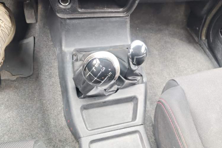 Used Isuzu Pickup 2015 2.8T Four-Wheel Drive 4JB1CT