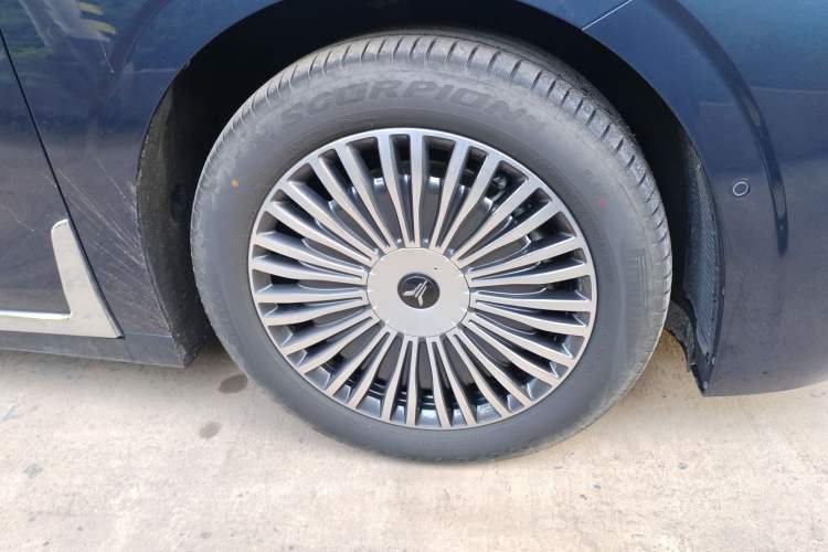 Used VOYAH Dream 2025 PHEV Four-Wheel Drive Prestige Kunpeng Edition
