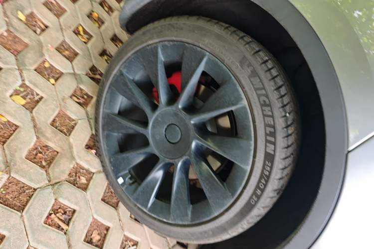 Used Tesla Model Y 2024 Long-Range All-Wheel-Drive Version
