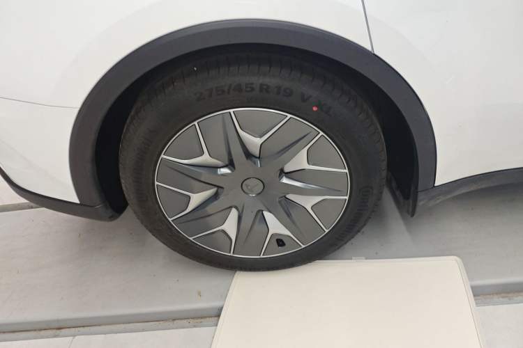 Used Tesla Model Y L 2025 Model Long-Range All-Wheel-Drive Version
