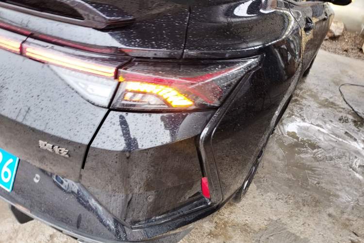 Used Dongfeng Aeolus Yixuan 2022 230T Automatic Adaptive-Beam Knight Edition
