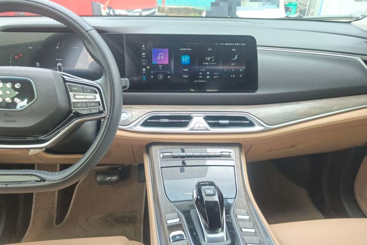 Used Landian E5 2023 1.5L DE-i 100KM Comfort Edition 7-Seater Audio And AC Panel