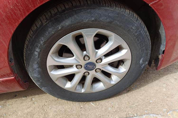 Used Ford Focus 2012 Hatchback Classic 1.8L Automatic Fashion Edition Right Front Wheel Hub