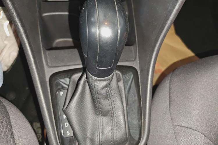 Used Volkswagen Santana 2015 1.6L Automatic Fashion Edition Gear Lever