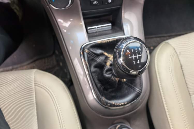 Used Chevrolet Cruze 2015 1.5L Classic SE MT Gear Lever