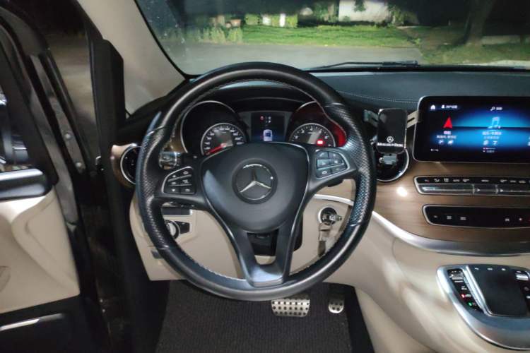 Used Mercedes-Benz V-Class 2022 V 260 Prestige Edition Steering Wheel