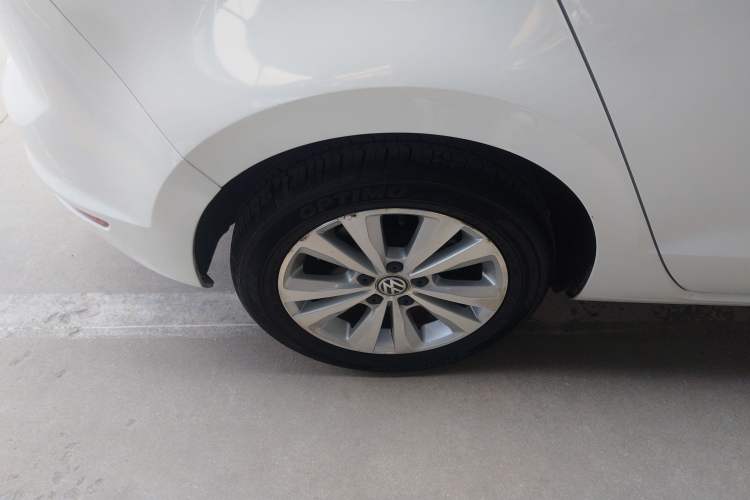 Used Volkswagen Golf Sportsvan 2016 230TSI Automatic Trend Edition Right Rear Wheel Hub