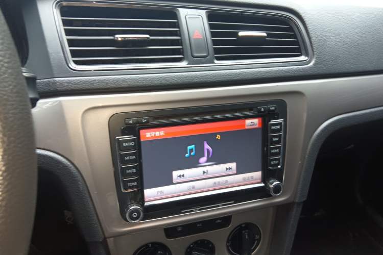 Used Volkswagen Lavida 2013 Revised Classic 1.6L Manual Fashion Edition Audio And AC Panel