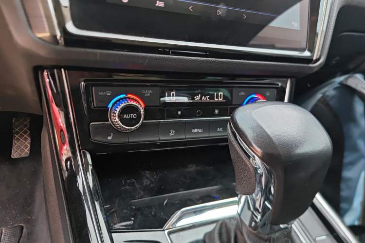 Used Volkswagen Phideon 2019 380TSI Two-Wheel Drive Business Edition China VI Standard