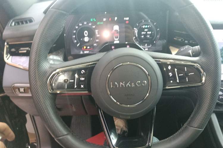 Used Lynk & Co 09 2021 2.0T Halo Six-Seater Steering Wheel