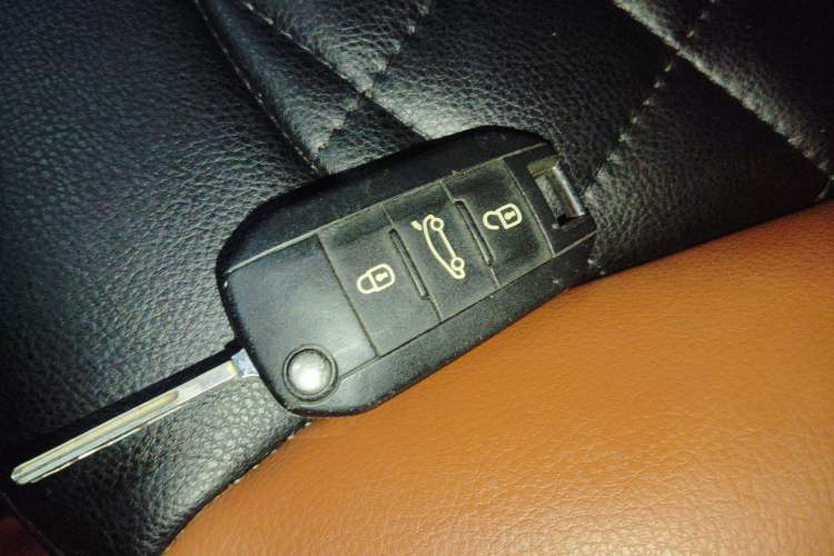 Used Peugeot 2008 2014 1.6L Manual Trend Edition Vehicle Key