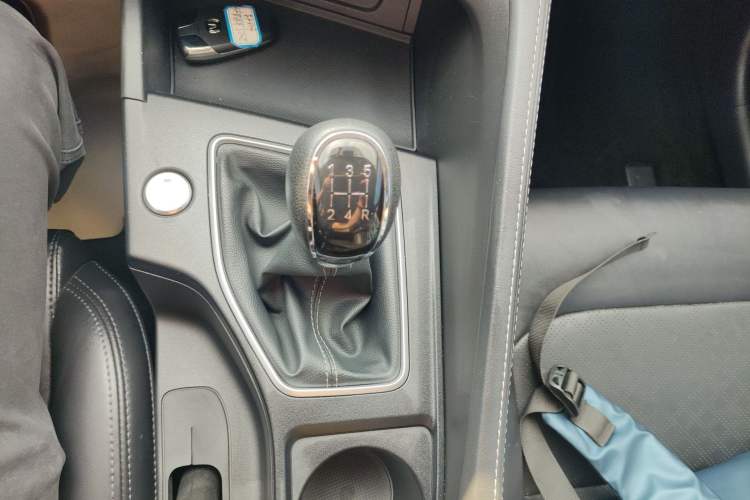 Used CHANGAN Eado 2022 PLUS 1.6L GDI Manual Luxury Model Gear Lever