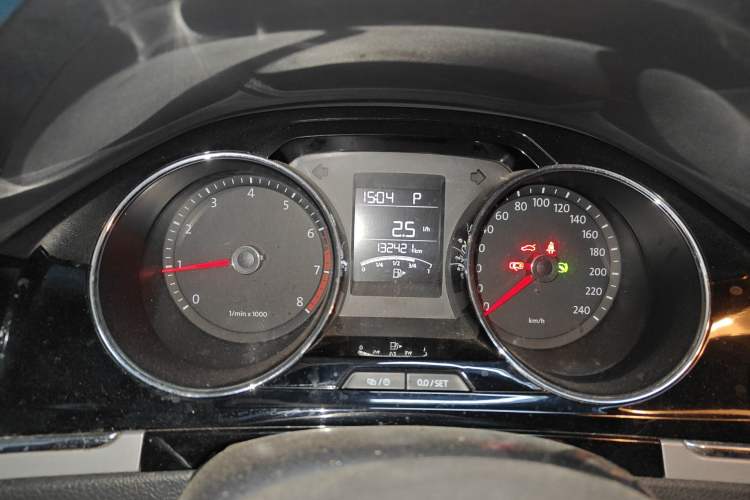 Used Volkswagen Bora 2015 Value Edition 1.6L Automatic Comfort Version Instrument Cluster