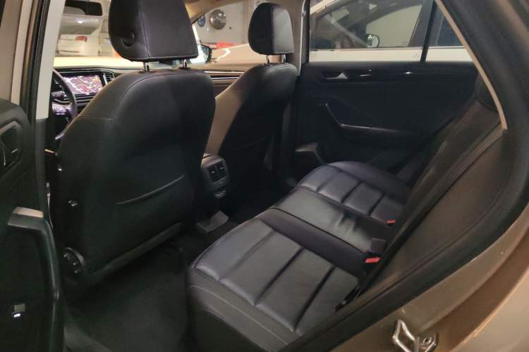 Used Volkswagen T-ROC 2020 280TSI DSG Two-Wheel Drive Comfort Version