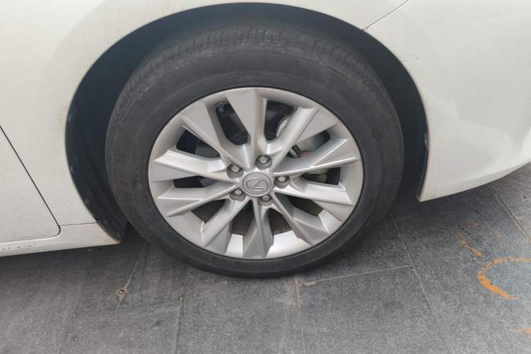 Used Lexus ES 2014 300h Elite Edition