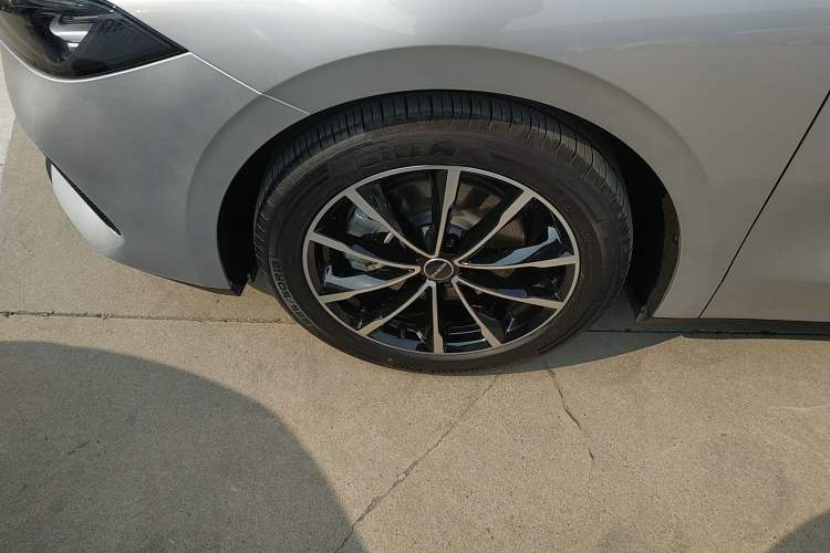 Used Roewe D7 2025 DMH 125km World Champion Excellence Edition Left Front Wheel Hub