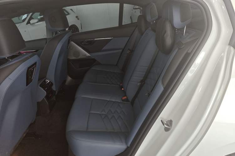 Used BMW i5 2024 eDrive 35L Luxury Model with M Sport Package
